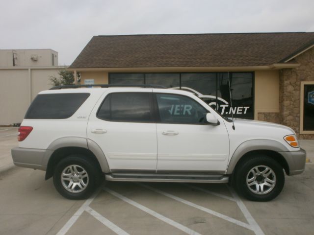 Toyota Sequoia 2004 photo 1