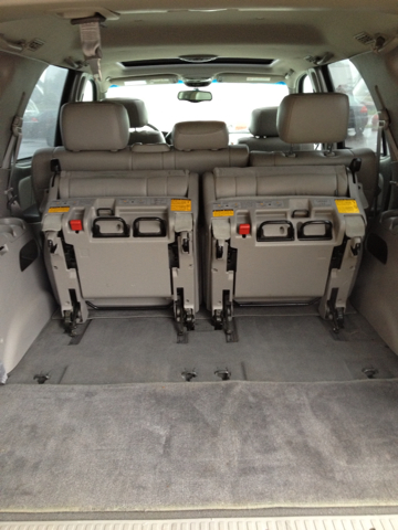 Toyota Sequoia 2004 photo 1