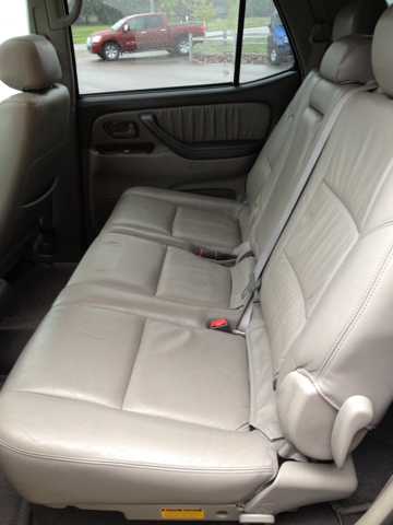 Toyota Sequoia 2004 photo 2