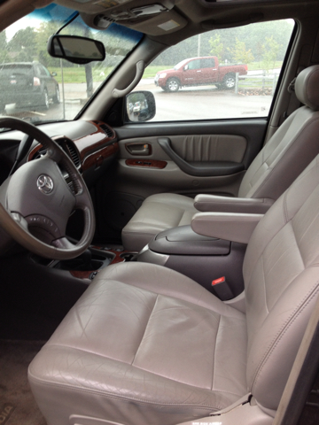 Toyota Sequoia 2004 photo 3