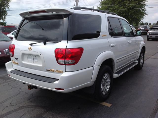 Toyota Sequoia 2005 photo 1