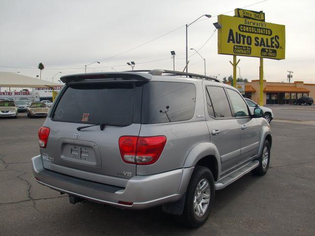 Toyota Sequoia 2005 photo 2