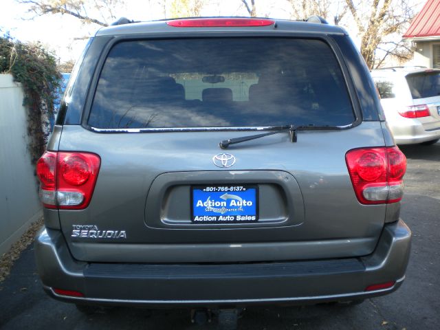 Toyota Sequoia 2005 photo 2
