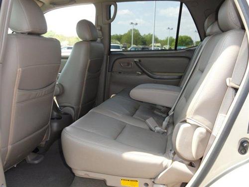 Toyota Sequoia 2005 photo 2