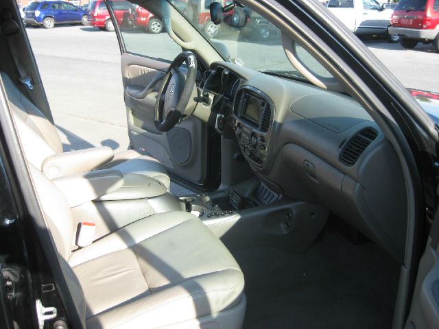 Toyota Sequoia 2005 photo 2