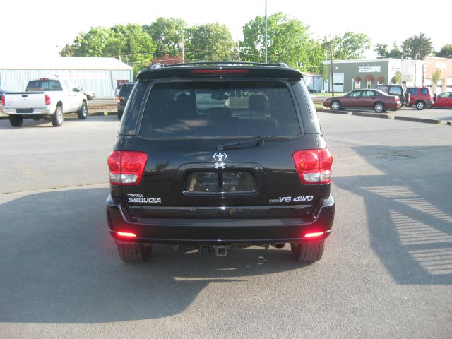 Toyota Sequoia 2005 photo 3