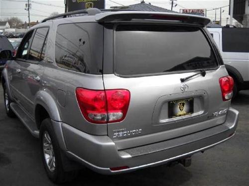 Toyota Sequoia 2005 photo 2