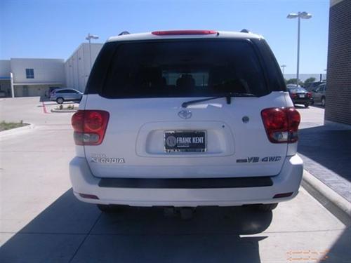Toyota Sequoia 2005 photo 2