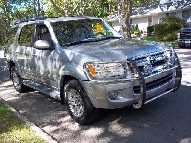 Toyota Sequoia 2005 photo 2