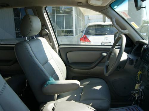 Toyota Sequoia 2005 photo 3