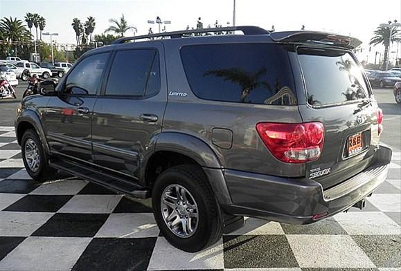 Toyota Sequoia 2005 photo 2