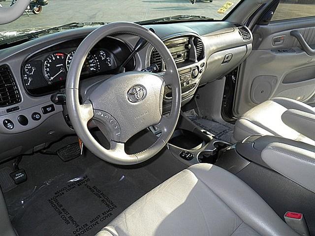 Toyota Sequoia 2005 photo 4
