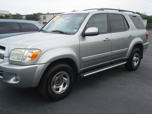 Toyota Sequoia 2005 photo 1