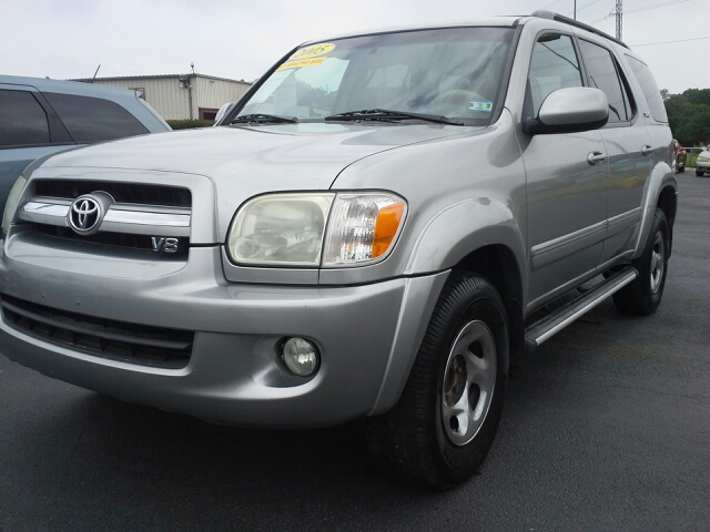 Toyota Sequoia 2005 photo 2