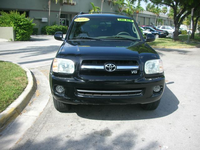 Toyota Sequoia 2005 photo 4