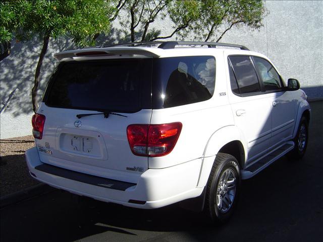 Toyota Sequoia 2005 photo 2