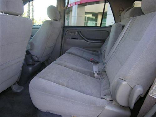 Toyota Sequoia 2005 photo 2