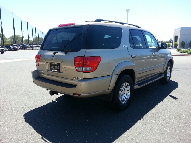 Toyota Sequoia 2005 photo 1