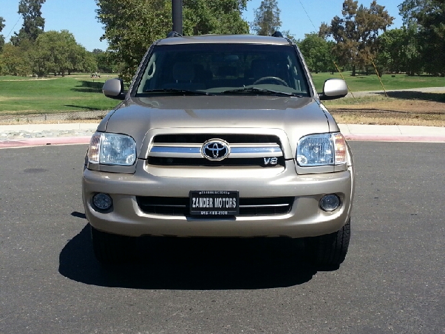 Toyota Sequoia 2005 photo 3
