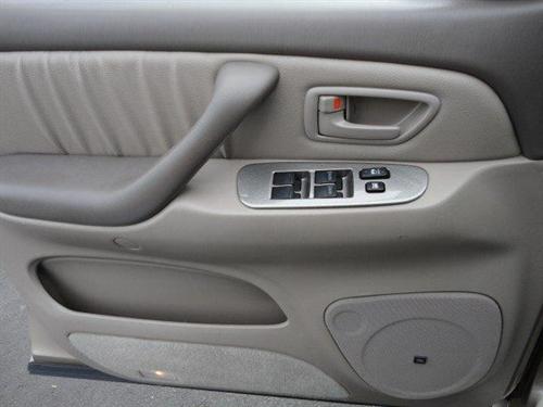 Toyota Sequoia 2006 photo 3