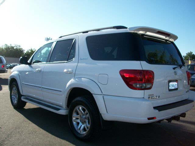 Toyota Sequoia 2006 photo 2