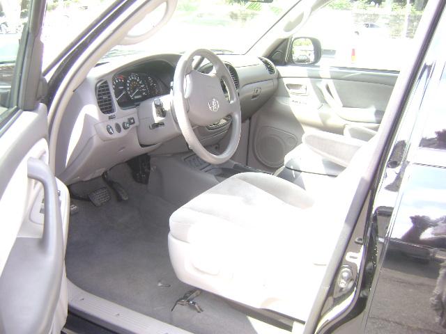 Toyota Sequoia 2006 photo 2