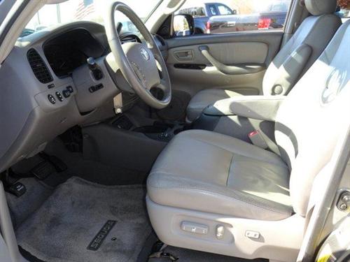 Toyota Sequoia 2006 photo 2