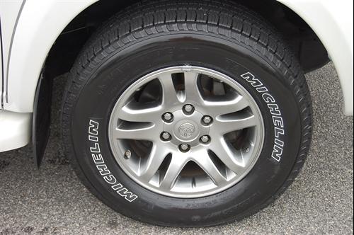 Toyota Sequoia 2006 photo 2