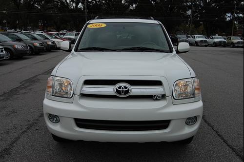 Toyota Sequoia 2006 photo 3