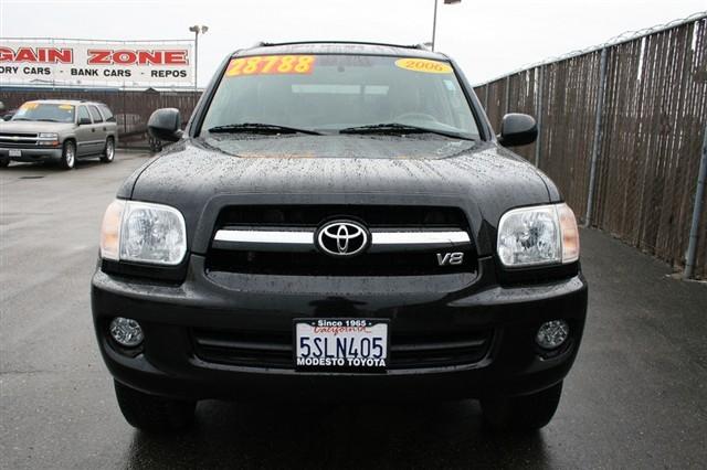 Toyota Sequoia 2006 photo 1