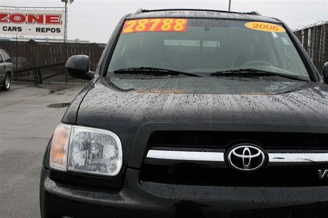 Toyota Sequoia 2006 photo 2