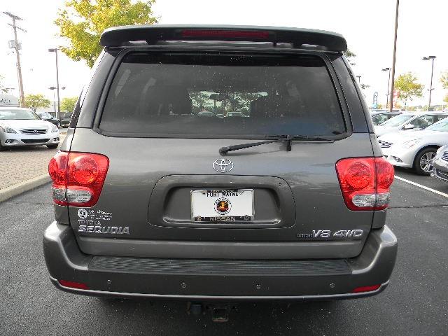 Toyota Sequoia 2006 photo 4
