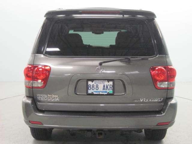 Toyota Sequoia 2006 photo 3
