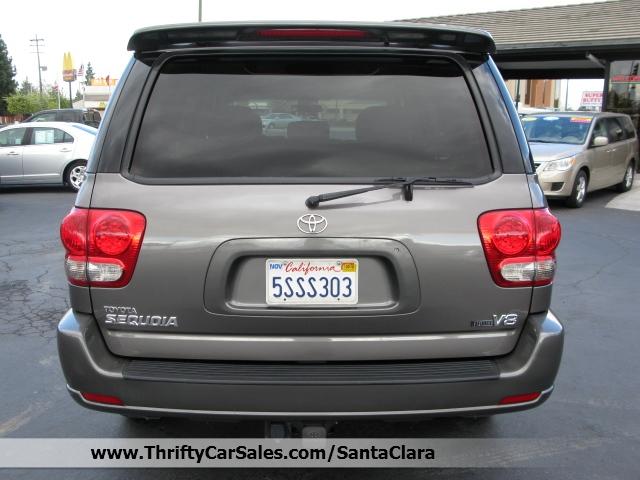 Toyota Sequoia 2006 photo 3