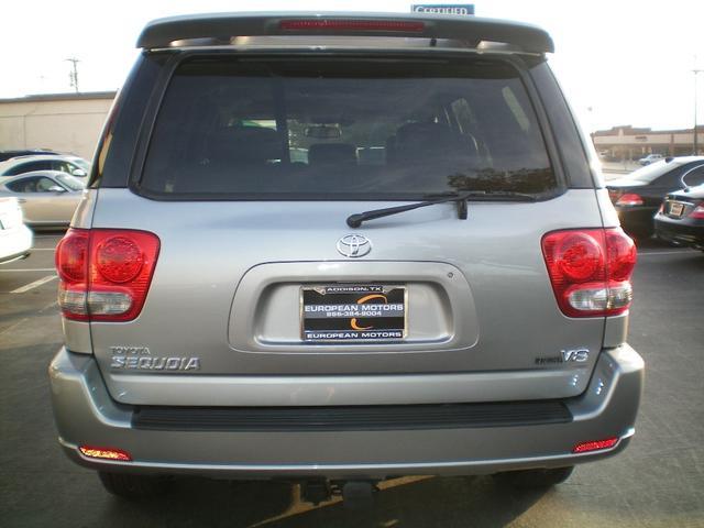 Toyota Sequoia 2006 photo 2