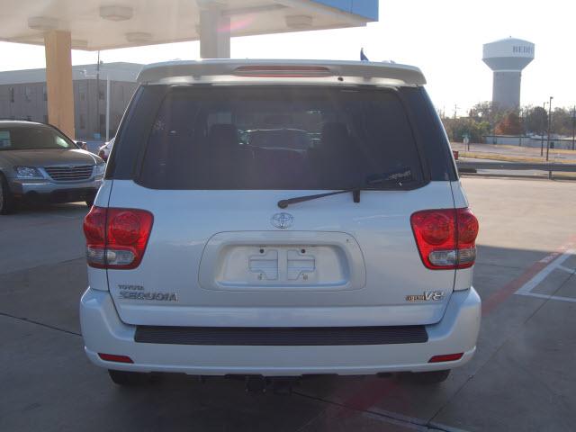 Toyota Sequoia 2006 photo 4
