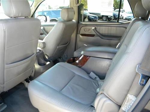 Toyota Sequoia 2006 photo 3