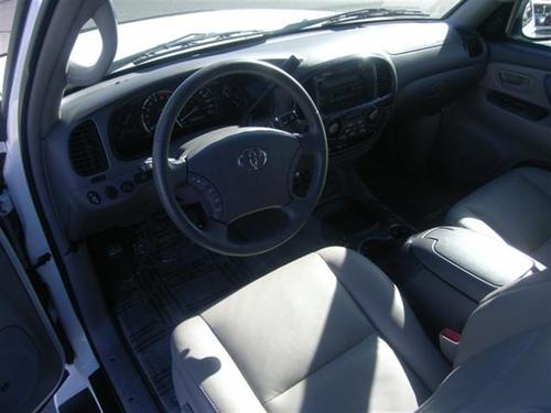 Toyota Sequoia 2006 photo 2