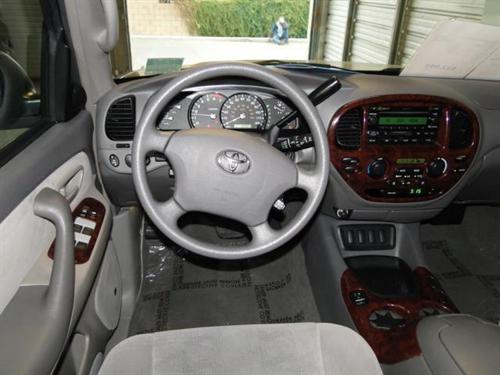 Toyota Sequoia 2006 photo 2