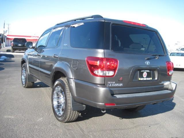 Toyota Sequoia 2006 photo 2