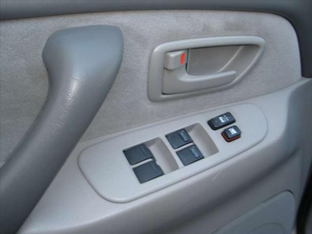 Toyota Sequoia 2006 photo 2