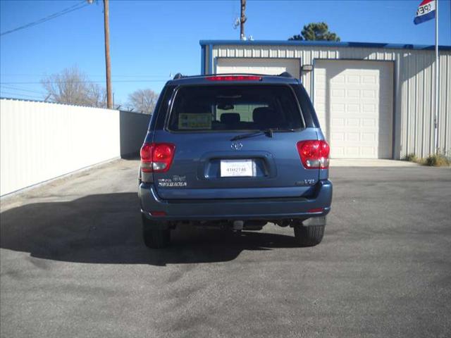 Toyota Sequoia 2006 photo 2