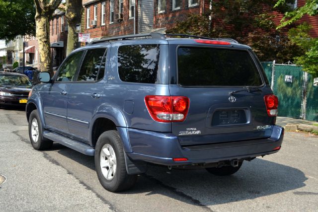 Toyota Sequoia 2006 photo 2