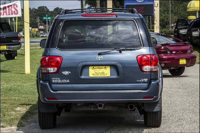 Toyota Sequoia 2006 photo 2