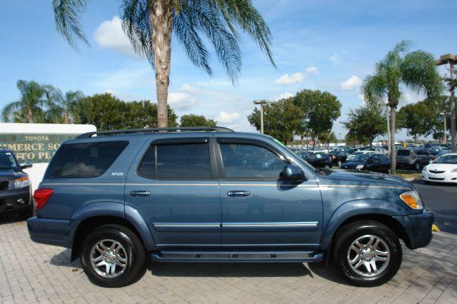 Toyota Sequoia 2007 photo 2