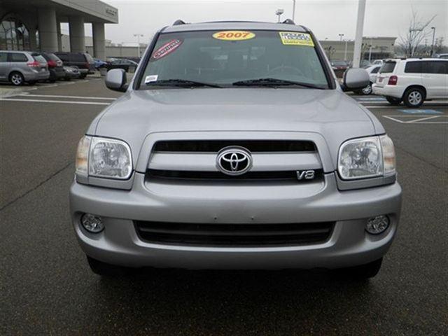 Toyota Sequoia 2007 photo 2