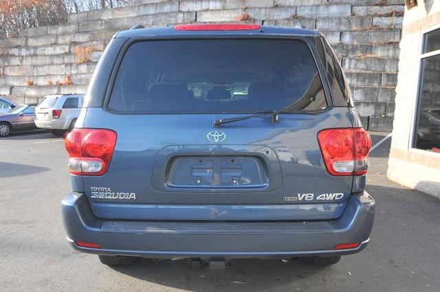 Toyota Sequoia 2007 photo 2