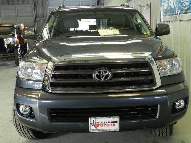 Toyota Sequoia 2008 photo 2
