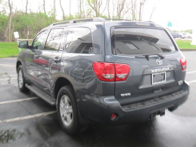 Toyota Sequoia 2008 photo 2