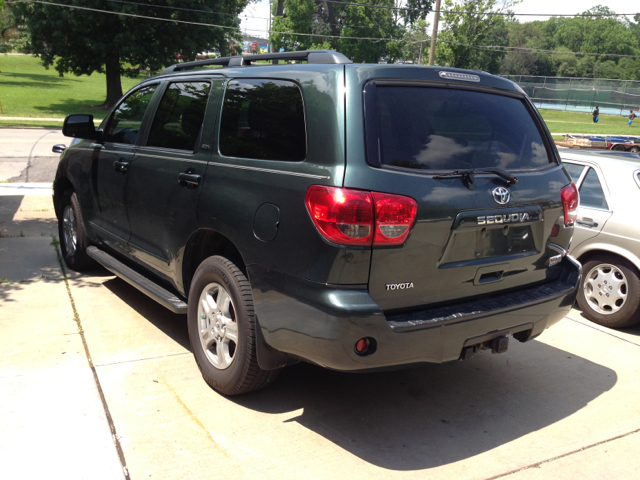 Toyota Sequoia 2008 photo 2
